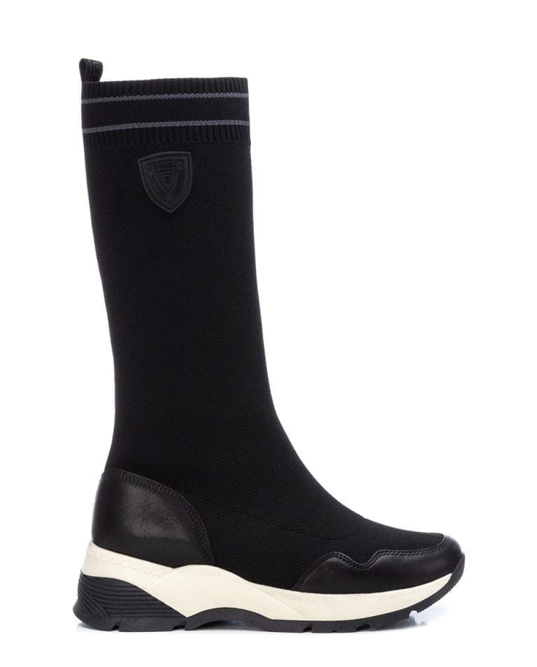 Botas de mujer deportivas color negro con tejido elástico · Carmela