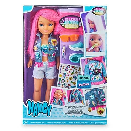 44% DESCUENTO Nancy Un día brillando en la Oscuridad, Muñeca de Pelo Rosa y pintalabios Que Brillan en la Oscuridad y Accesorios Personalizables para niñas y niños a Partir de 3 años, Famosa, (700016637)