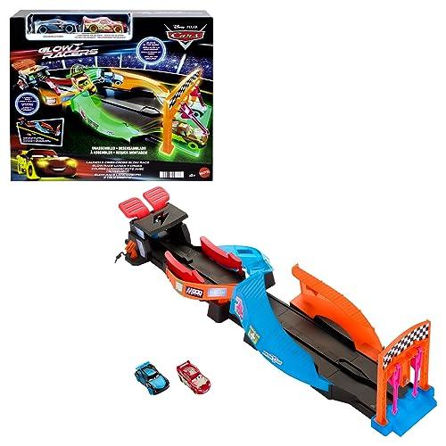 40% DESCUENTO Mattel Disney Pixar Cars Night Racing Pista para coches de juguete que brilla en la oscuridad, incluye 2 vehículos, +3 años (HPD80)