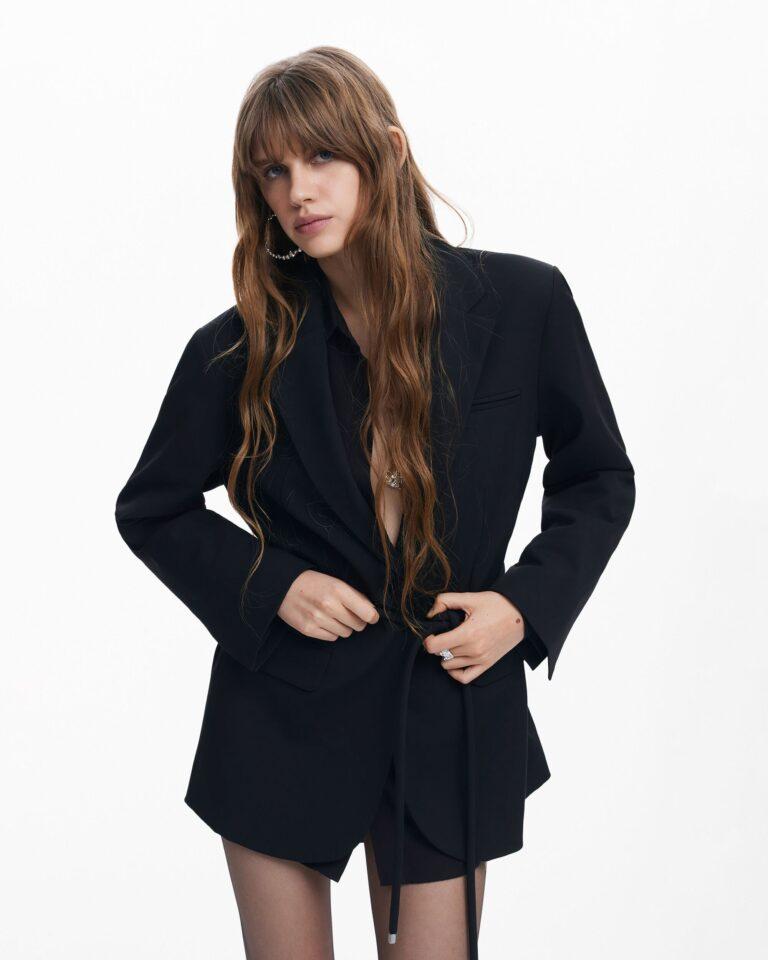 Blazer de mujer ajustable con bordado de flores · Desigual · El Corte Inglés