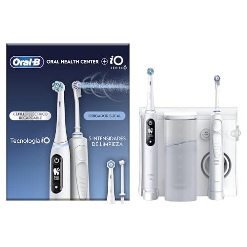40% DESCUENTO Oral B Centro De Salud Bucal Irrigador: Irrigador Dental de Agua, Cabezal Oxyjet, Cabezal Water Jet + Cepillo de Dientes Eléctrico iO6 con Cabezal de Recambio, Regalos Originales para Mujer y Hombre