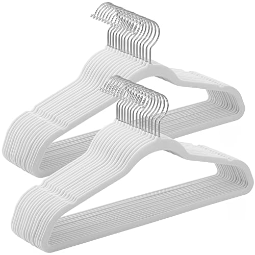 39% DESCUENTO SONGMICS Percha de Terciopelo, Juego de 30, Antideslizantes, con Barra Corbata y Gancho Negro, 0,6 cm Espesor, Ahorra Espacio, 41,5 cm Largo, Abrigo Pantalón, Blanco Nube y Plata CRF026W02