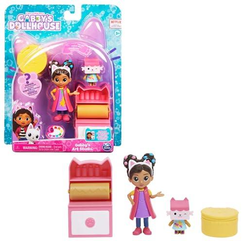 LA CASA DE MUÑECAS DE GABBY   ESTUDIO DE ARTE   Estudio de Arte de La Casa de Muñecas de Gabby con 2 Figuras, 2 Accesorios, 1 Caja Sorpresa y un Mueble   6062025   Juguetes Niños 3 años +
