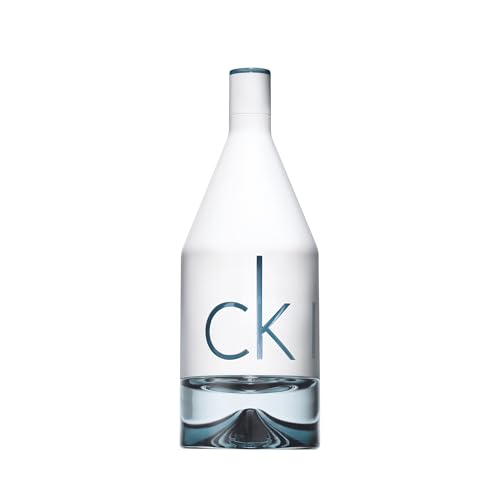 CALVIN KLEIN IN2U Eau de Toilette para hombres | Fragancia masculina cítrica con notas amaderadas orientales y gin de lima | Larga duración | 100 ml