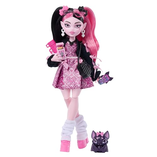 49% DESCUENTO Monster High Draculaura Muñeca con Vestido Rosa con Lazo y cárdigan Negro, murciélago Mascota Count Fabulous y 7 Accesorios, como Ramen, pintalabios y Bolso, JHK29