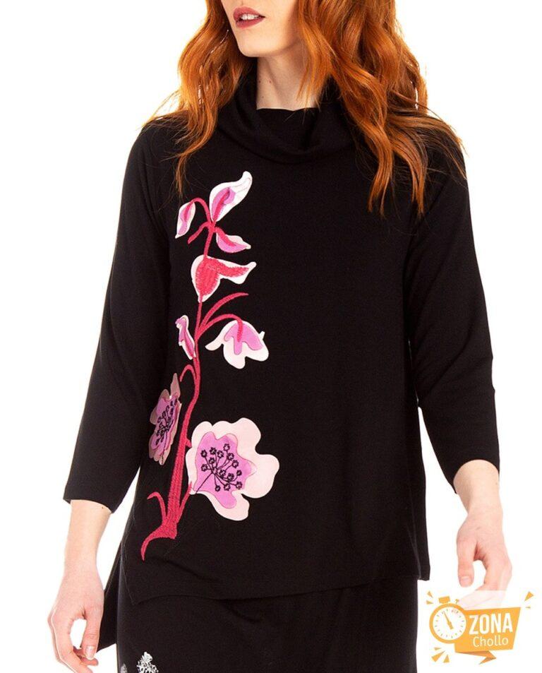 Top de mujer con manga 3/4 y cuello vuelto — 11,00€ € -82%