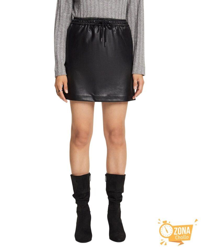 Falda corta efecto piel — 11,00€ € -82%