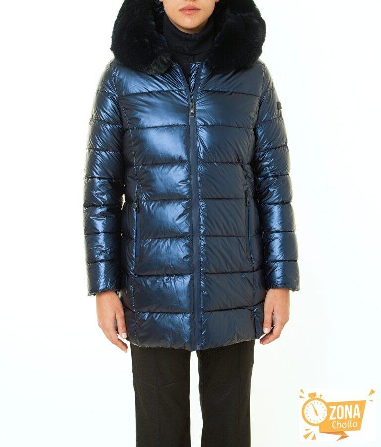 Deportiva de mujer con capucha y pelo — 57,00€ € -80%